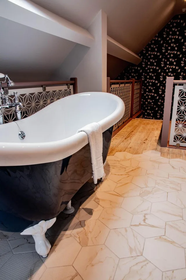 غرفة سوبيريور بسرير مزدوج، The Jacobean Hotel 8/8
