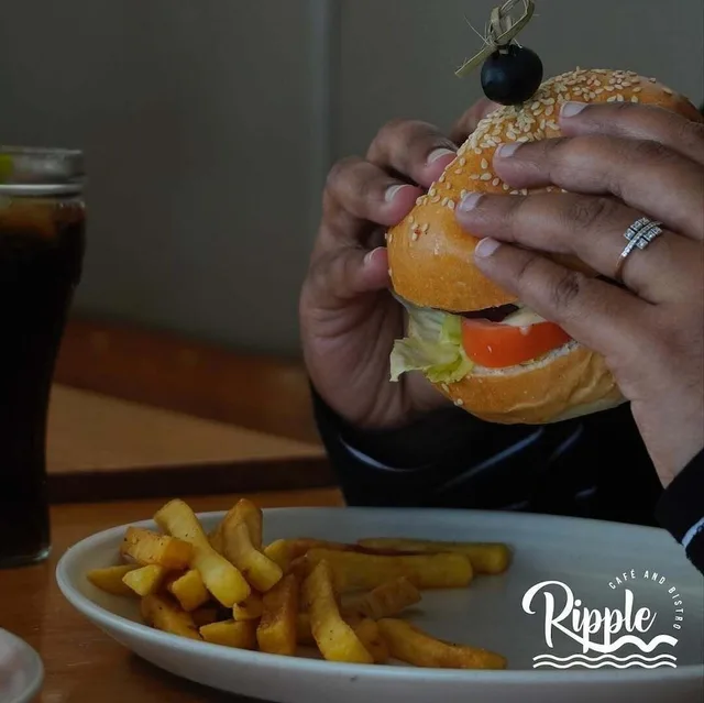 Ripple Beach Inn، Male 21/50