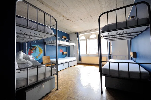 Mixed Dorm, 3 Bunk Beds, Five Elements Hostel Frankfurt 3/3