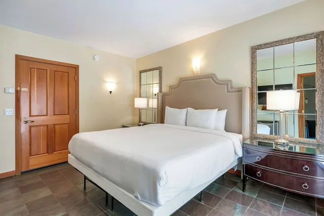 Room, King Bed, Hill Side، Sonoma Coast Villa 1/3