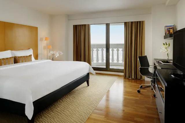 Tower, Club, Suite, City View, Living Area، Lebua At State Tower Hotel 1/3