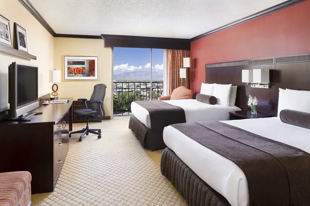 غرفة قياسية بسرير كوين، CROWNE PLAZA ALBUQUERQUE 2/4