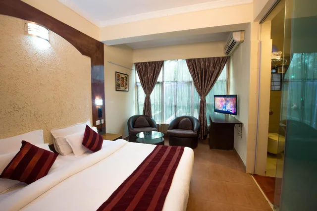 Honeymoon, Fantasy, King Bed, Bathtub، Grandeur De Sanchi 1/3