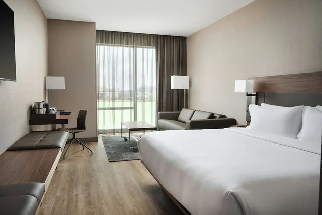 غرفة بسرير كينج لذوي الإعاقة، AC Hotel by Marriott Jackson Ridgeland 1/3