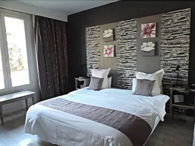 غرفة عائلية بسريرين مزدوجين، LES AUBUNS COUNTRY HOTEL 2/3