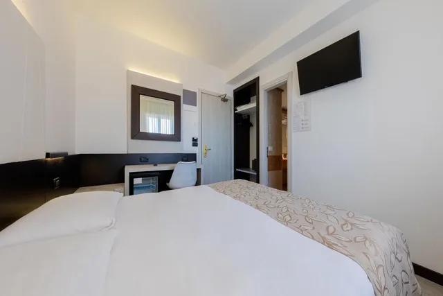 غرفة قياسية بسرير مزدوج أو سريرين منفصلين، Ambasciatori Hotel Venice Mestre, Tapestry Collection by Hilton 1/5