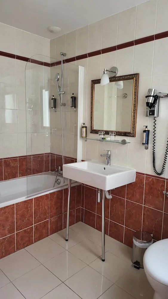 جناح بسرير كينج مع أريكة، Hotel Magda Champs Elysees 5/5