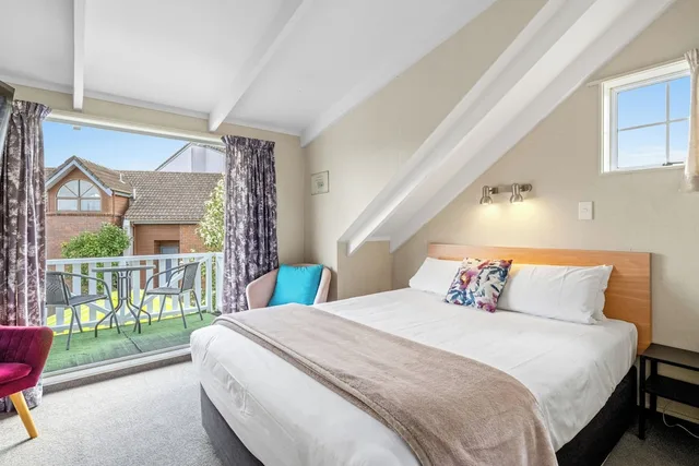 كوخ عائلي بسرير كوين وسريرين منفصلين، Cottage Mews Motel 4/10