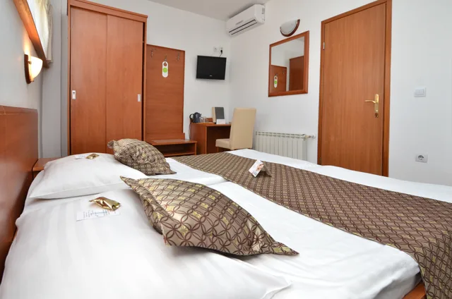 غرفة كومفورت بسرير مزدوج أو سريرين منفصلين، Hotel Neboder 1/7