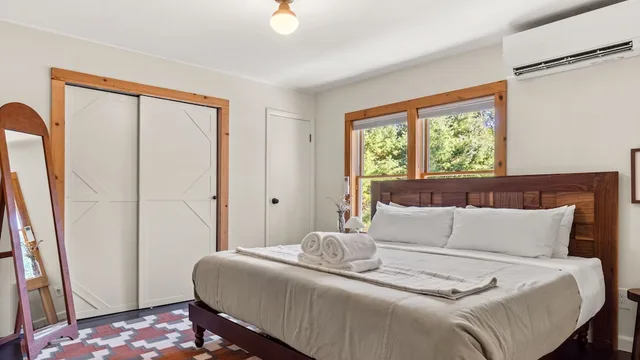 Cabin, 2 King Beds, Creek Side, Sofa، Callicoon Hills 1/2