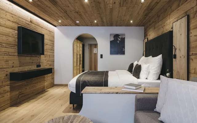 غرفة غراند ديلوكس بسرير كوين مع أريكة، Alpine Resorthotel Schwebebahn 1/1