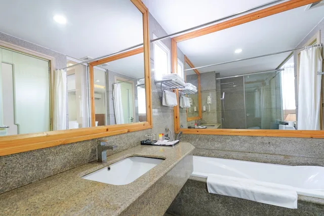 Superior, Queen Bed, No Window، Holiday One Hotel 6/6