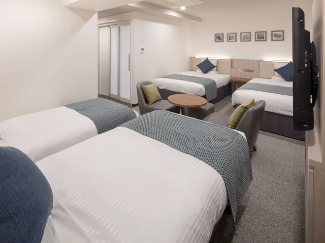 غرفة بسريرين منفصلين مع سرير سحّاب إضافي مع أريكة لذوي الإعاقة، Hotel Mystays Midosuji Honmachi 1/3