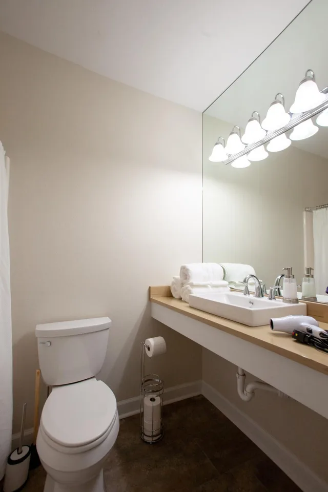 جناح بسرير كوين، The Respite Bed and Breakfast 3/4