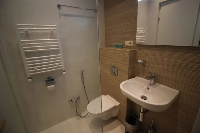 جناح سوبيريور بسريرين كوين بشرفة بـ4 غرف نوم مع أريكة، Super Luxury Apartments 3/7