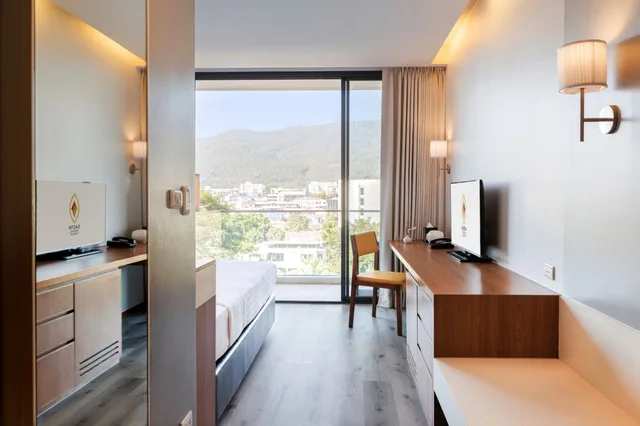 غرفة بريميوم سوبيريور بإطلالة على الجبل بحوض استحمام، Eastin Tan Hotel Chiang Mai 3/5