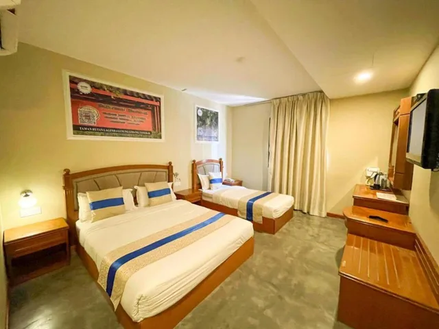 Suite, Triple, Oyo 517 Aladdin Hotel 2/2