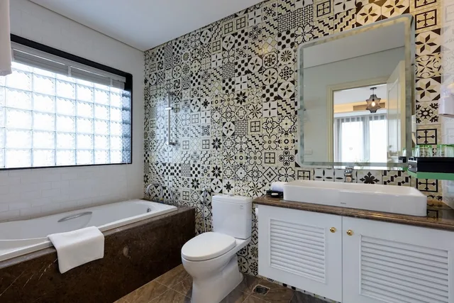 Suite, King Bed, Balcony, Minasi HanoiOi Hotel 3/3