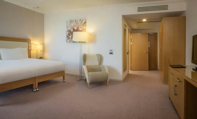 غرفة بسرير كينج، Hilton Reading Hotel 7/8