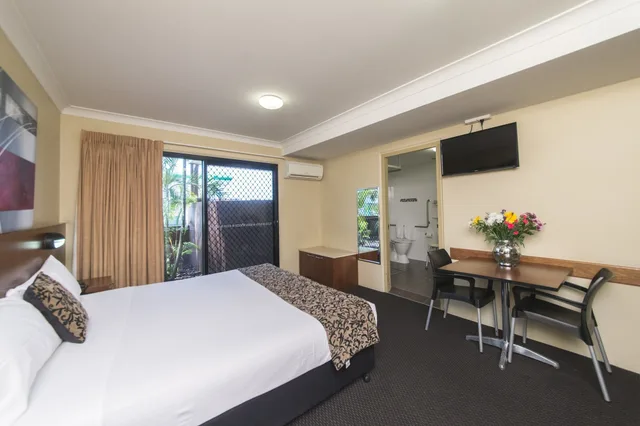 غرفة بسرير كينج لذوي الإعاقة، ROCKY RESORT MOTOR INN 2/5