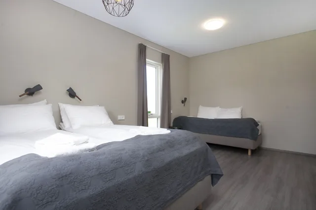 جناح استوديو عائلي بسريرين منفصلين وسرير كوين مع أريكة، Arnarstapi Hotel 2/5
