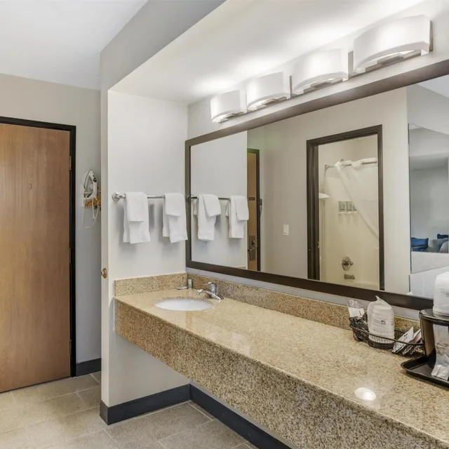 جناح ديلوكس بسرير كينج، Best Western Shippensburg Hotel 3/3