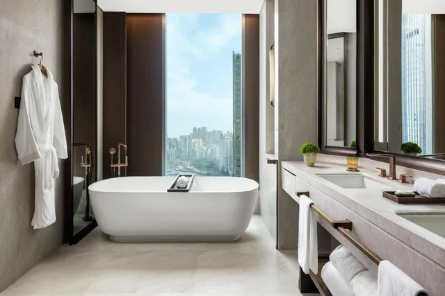 1 Bedroom, Metropolitan, Suite, King Bed, Partial Harbour View، The St. Regis Hong Kong 9/9