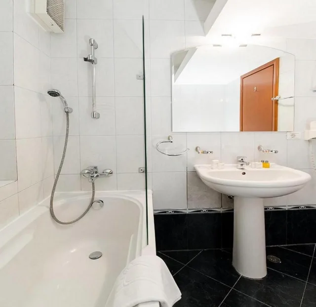 شقة، Hotel Pension De Lux 5/7