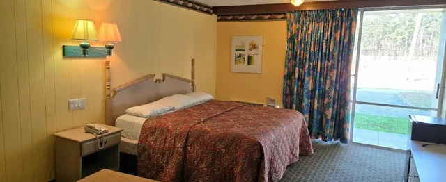 غرفة بسرير كوين للمدخنين، Sunset Inn Manning I 95 3/6
