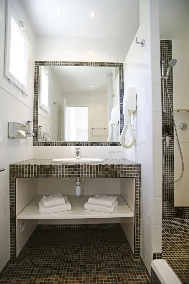 Comfort, Queen Bed, City or Country View, Balcony، Le Saint Erasme 7/10
