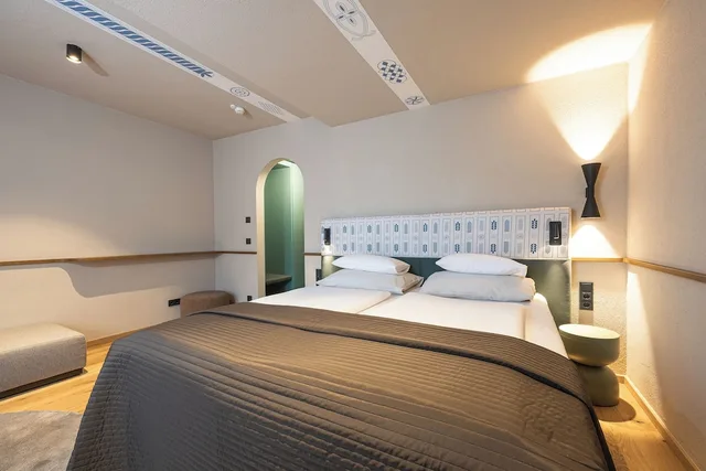 Green, Forest, Double Bed، Neue Post Hotel 5/9