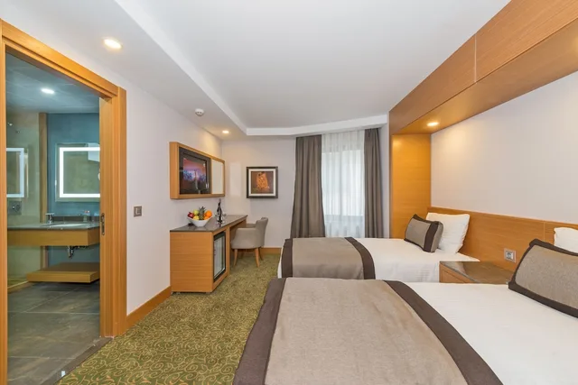 غرفة عائلية بسرير مزدوج وسرير فردي، Bisetun Hotel 2/3