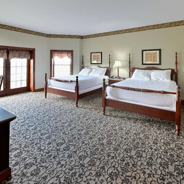 غرفة بسريرين كوين، Carlisle Inn Sugarcreek 1/10