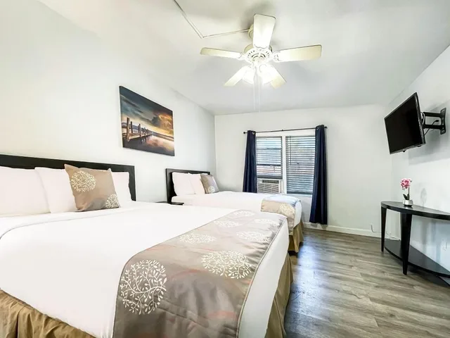 Room, Double Bed, Seagull Hollywood Beach 3/5
