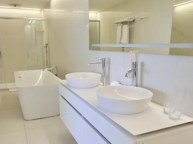 شقة ديلوكس بسرير كينج بإطلالة على البحر بشرفة مع أريكة، Joel Hotel 5/10