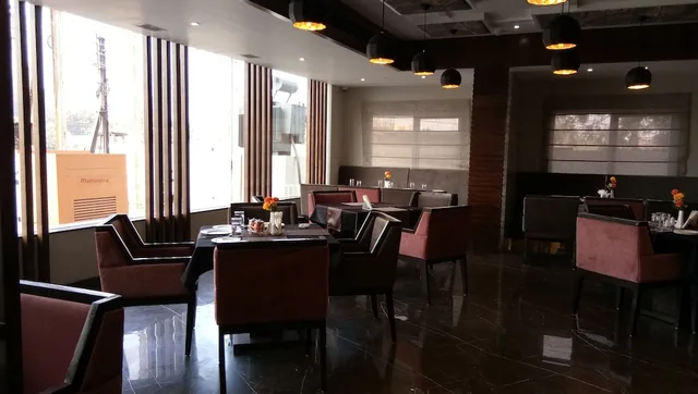 Hotel Kingsway، رايبور 28/40