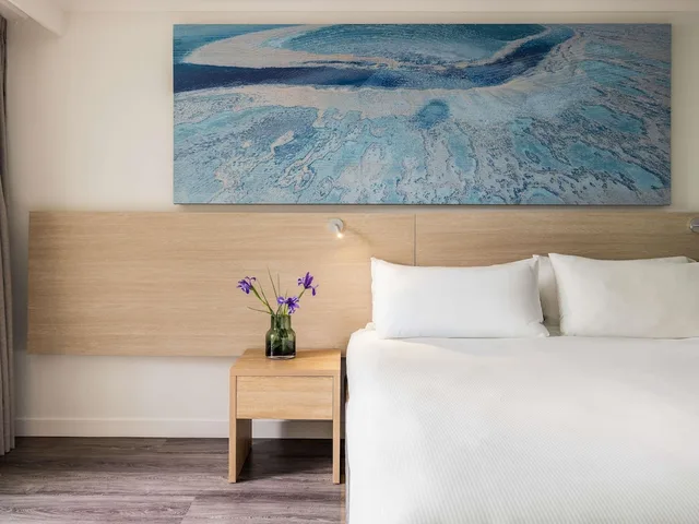 غرفة ديلوكس بسرير كينج بإطلالة على المسبح، Novotel Cairns Oasis Resort 9/10