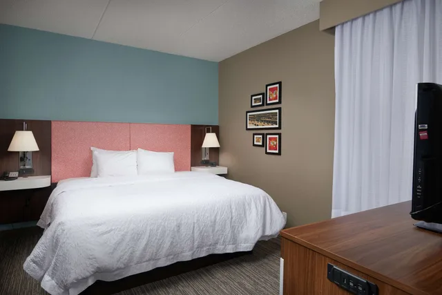 جناح بسرير كينج مع أريكة، Hampton Inn Hanover 2/10
