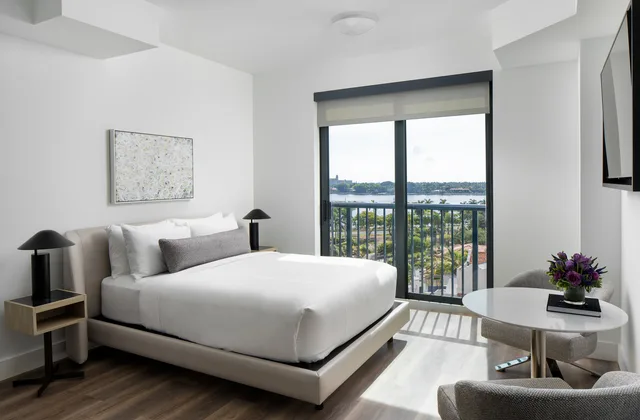 Premium, Penthouse, King Bed, Coast View، AKA West Palm 1/1
