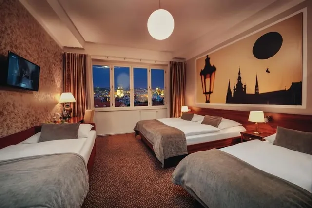 Room, Quadruple, 3 Beds, Metropolitan Old Town Hotel 6/10