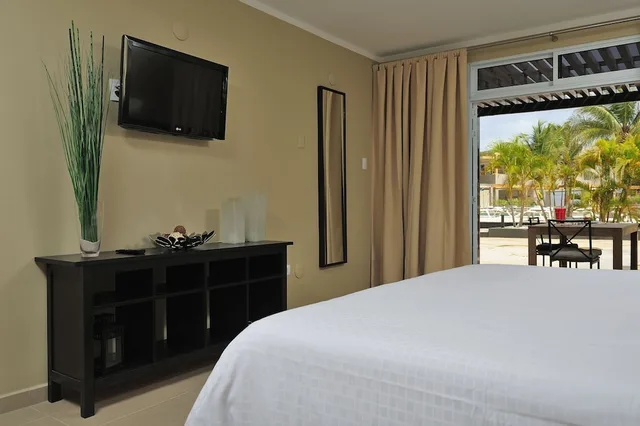 Studio, King Bed, Terrace, Eden Beach Resort 3/6