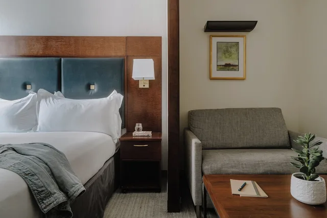 جناح بسرير كوين بمطبخ صغير، Club Quarters Hotel Downton Houston 6/6