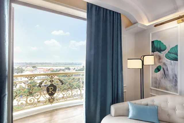 غرفة ملكية ديلوكس تنفيذية بسريرين منفصلين مع دخول الصالة، HOTEL ROYAL HOI AN, The Legacy by the River 8/10
