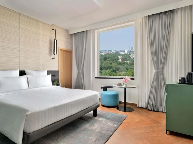 غرفة تنفيذية بسرير مزدوج بشرفة، Novotel Jodhpur ITI Circle 2/8