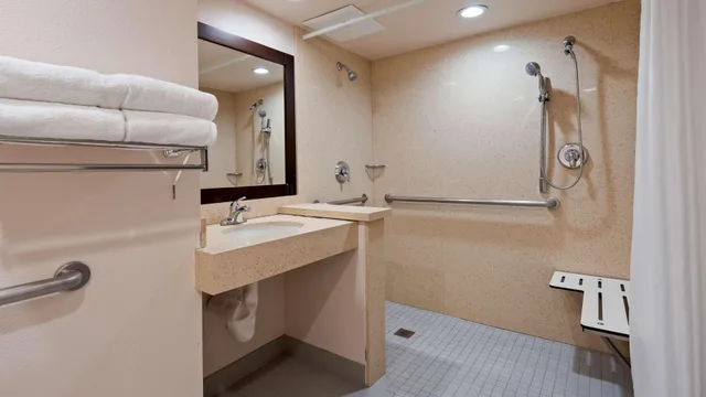 غرفة بسرير كينج بحوض استحمام لذوي الإعاقة، Best Western Plus Heritage Inn Rancho Cucamonga/Ontario 8/10