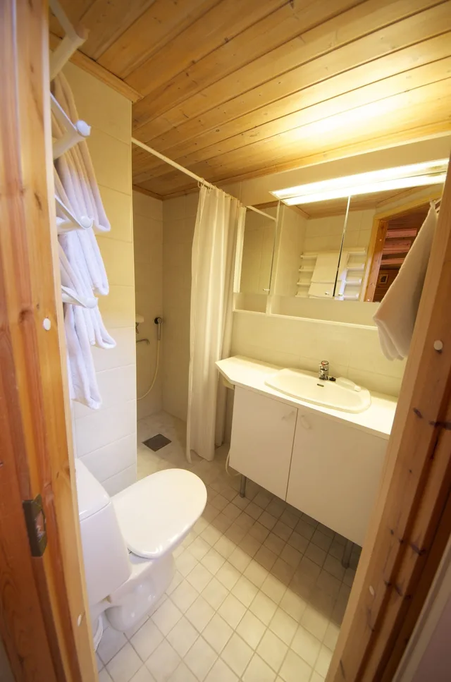 غرفة رباعية بفراش فوتون وثلاثة أسرّة، Hotel Hetan Majatalo 1/1
