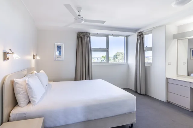 شقة ديلوكس بسرير كوين وسريرين منفصلين بإطلالة على البحر بغرفتي نوم، 84 The Spit Holiday Apartments 3/10
