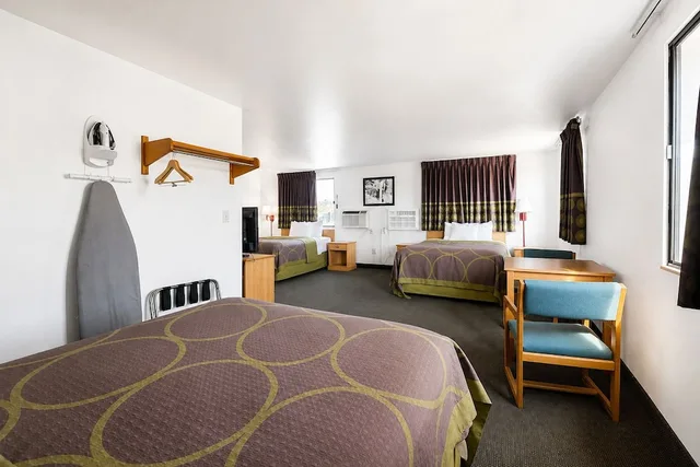 Room, 3 Queen Beds, Fairbridge Inn And Suites 3/7