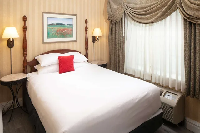 Junior Suite, Kitchenette, Red Lion Hotel Pocatello 4/5