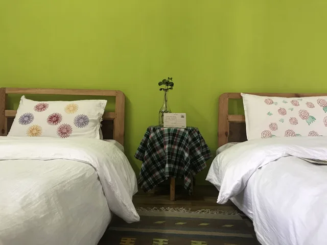 شقة كومفورت بسرير مزدوج وسريرين منفصلين بإطلالة على البحيرة بغرفتي نوم للمدخنين، Apartment With Mountain And Lake View 3/4